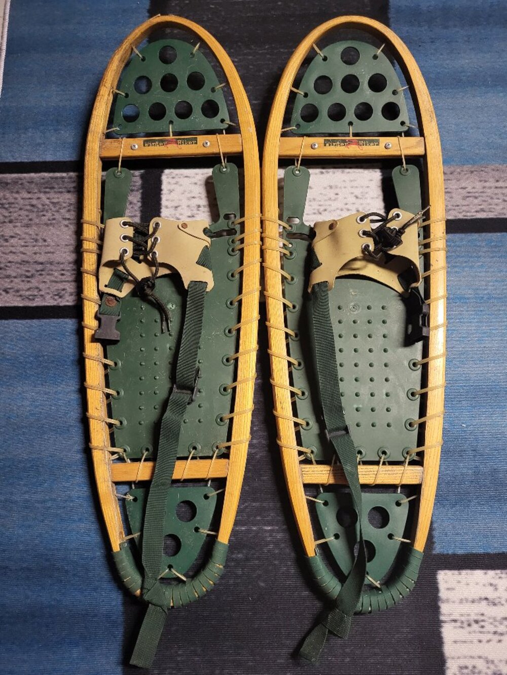 Vintage Faber Adult Snowshoes 9" x 30"
